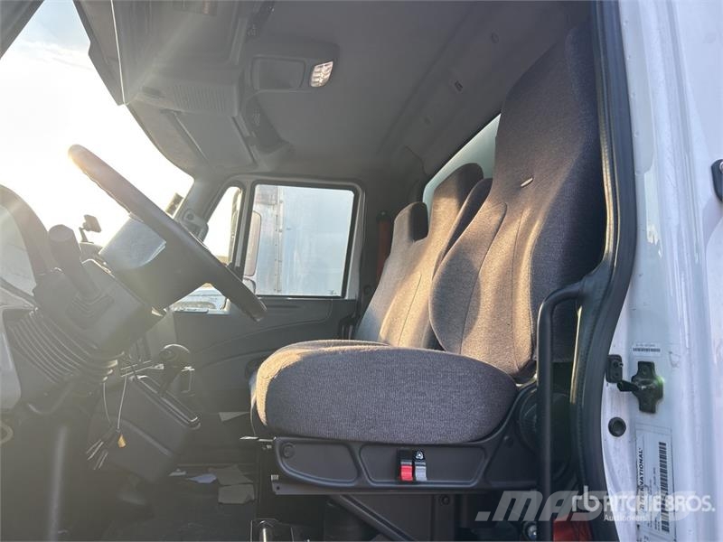 International 4300 Umpikorikuorma-autot
