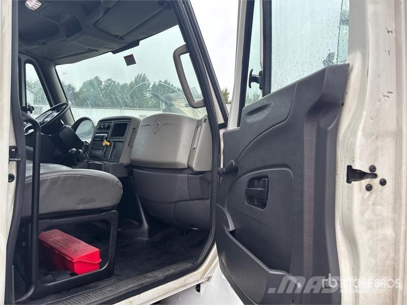 International 4300 Umpikorikuorma-autot