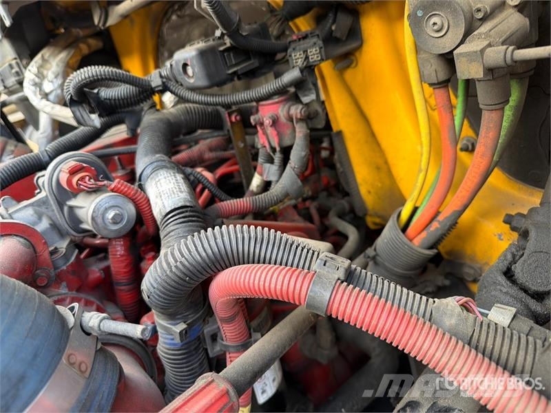 International 4300 شاحنات ذات هيكل صندوقي