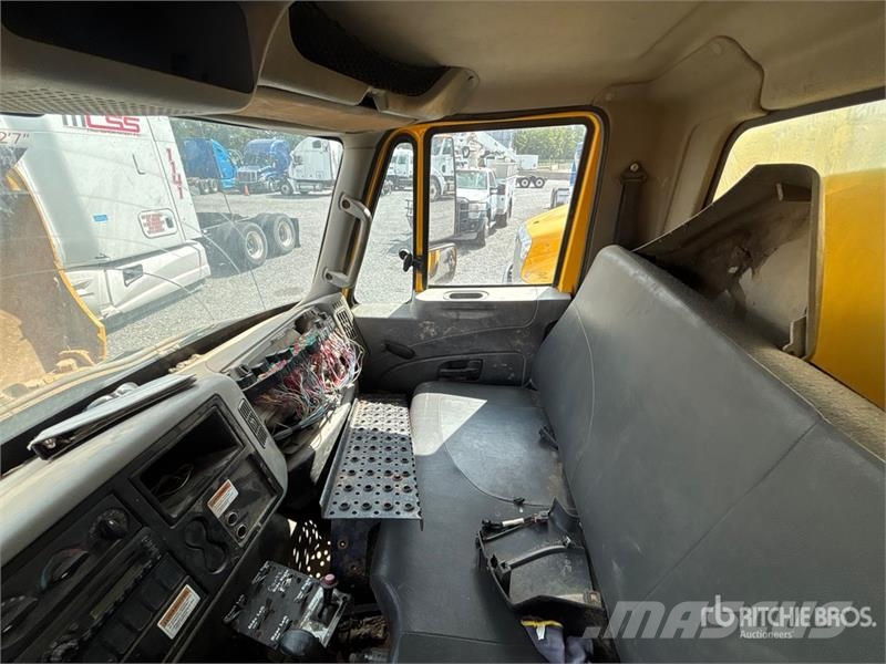 International 4300 Vattentankbilar