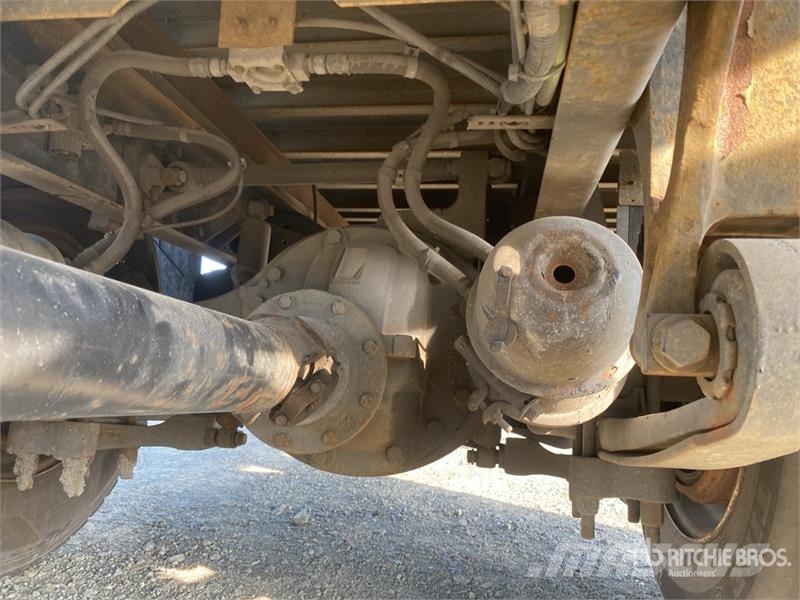 International 4300 شاحنات ذات هيكل صندوقي