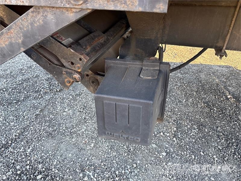 International 4300 شاحنات ذات هيكل صندوقي