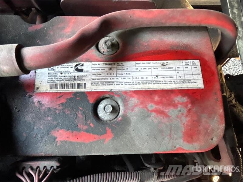 International 4300 شاحنات ذات هيكل صندوقي