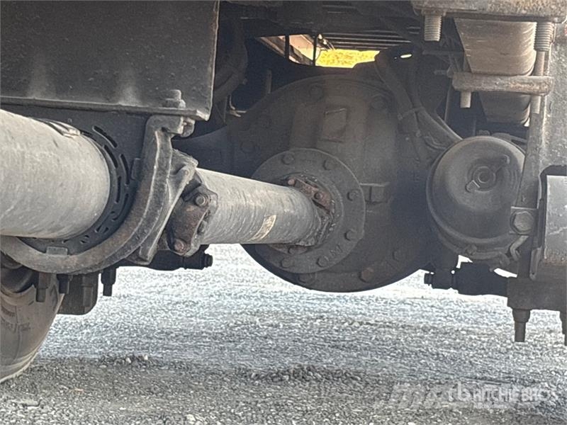 International 4300 Umpikorikuorma-autot