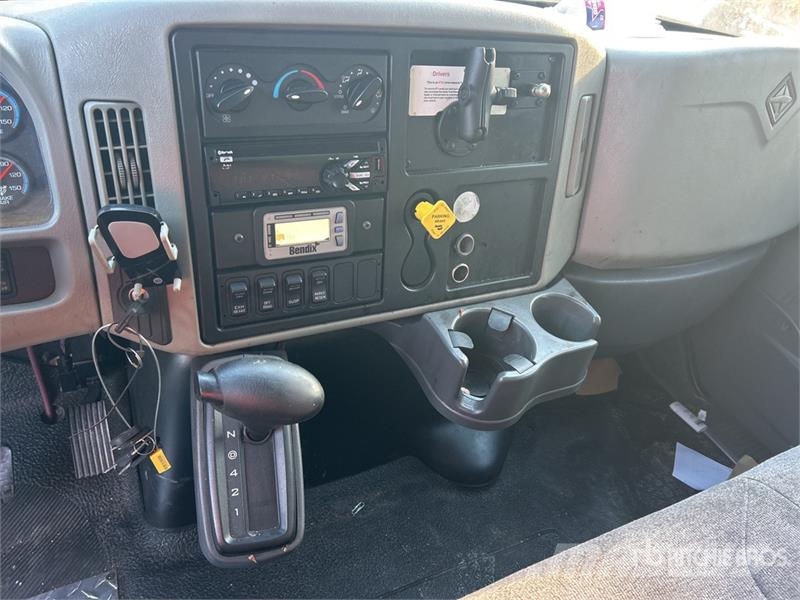 International 4300 Umpikorikuorma-autot