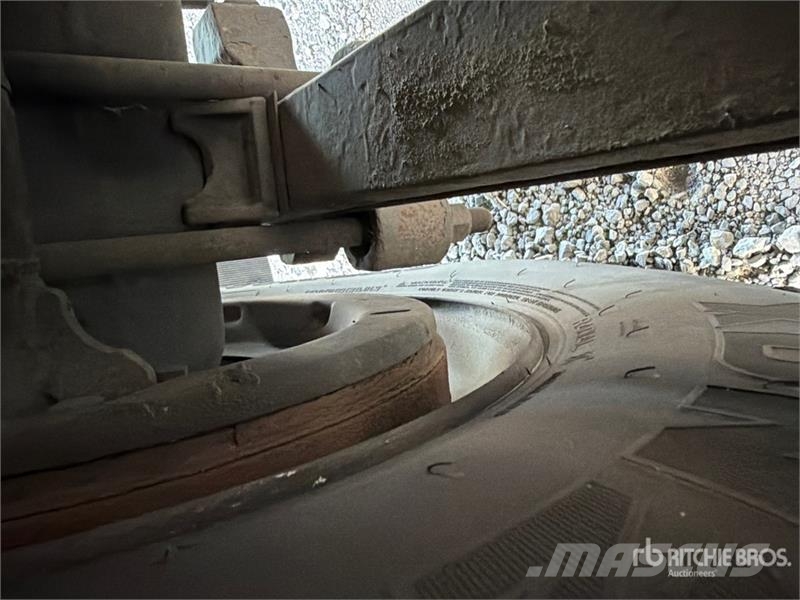 International 4300 شاحنات ذات هيكل صندوقي