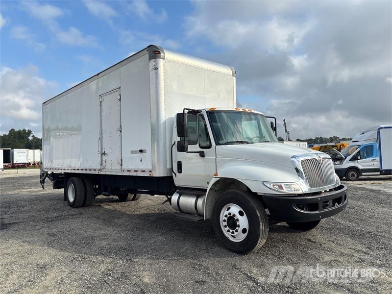 International 4300 Umpikorikuorma-autot