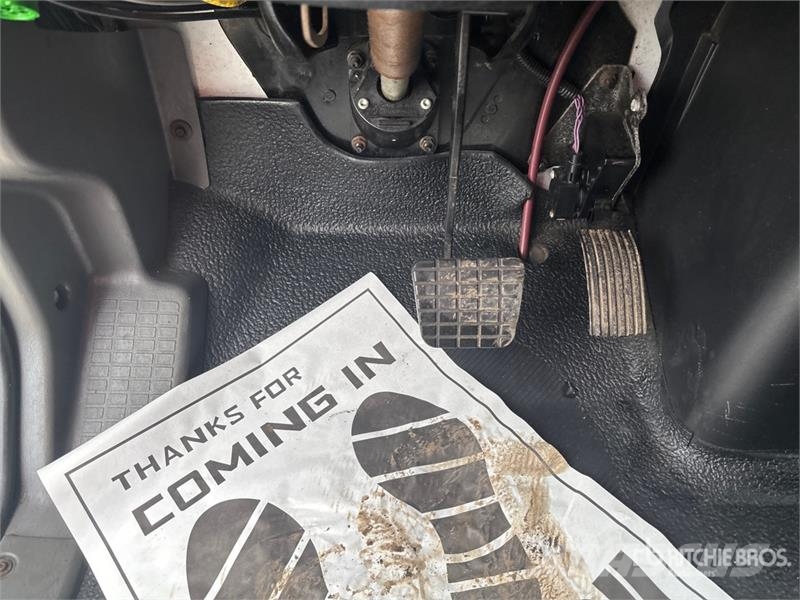 International 4300 شاحنات ذات هيكل صندوقي