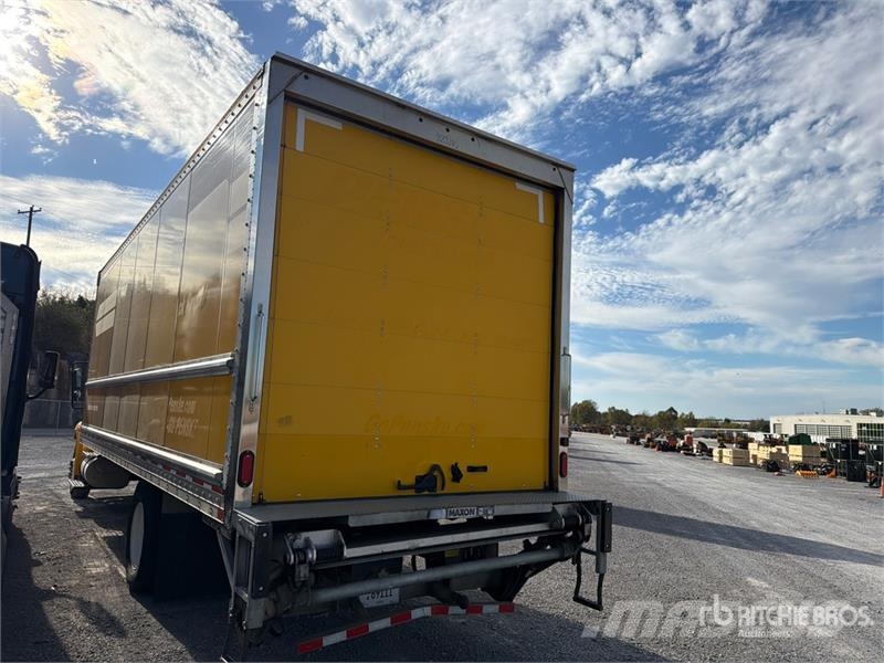 International 4300 شاحنات ذات هيكل صندوقي