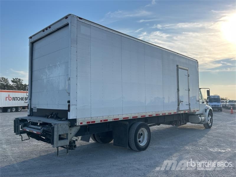 International 4300 Camiones con caja de remolque