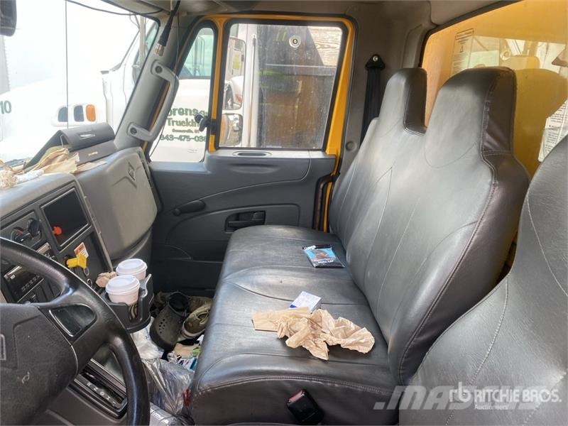 International 4300 Skriňová nadstavba