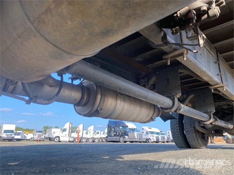 International 4300 شاحنات ذات هيكل صندوقي