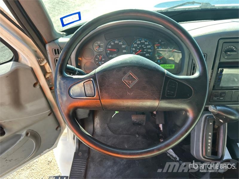 International 4300 ボックスボディー、ウイング、箱車