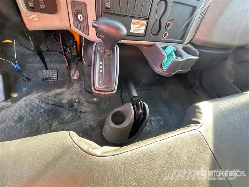 International 4300 Каросерии