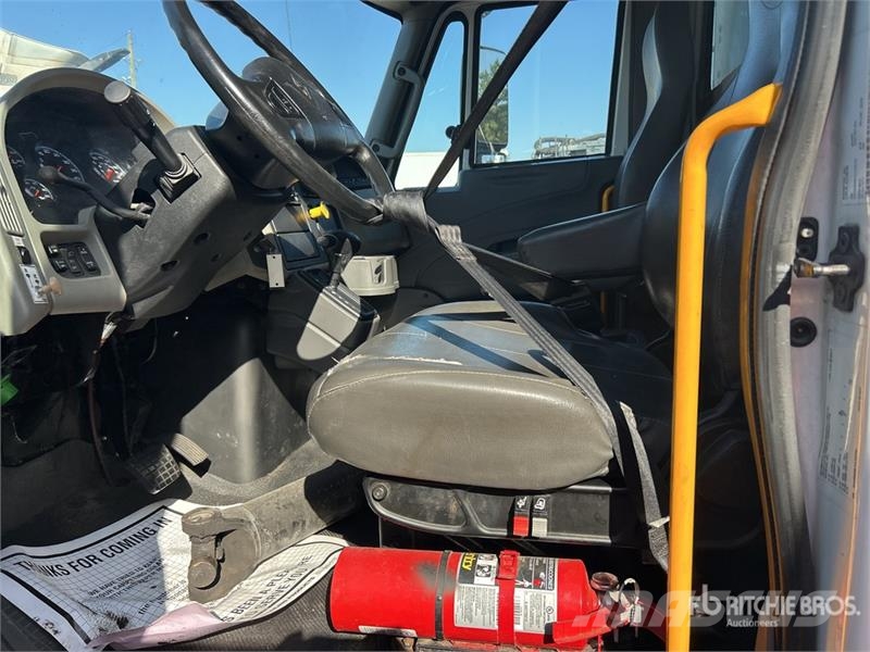 International 4300 Furgons