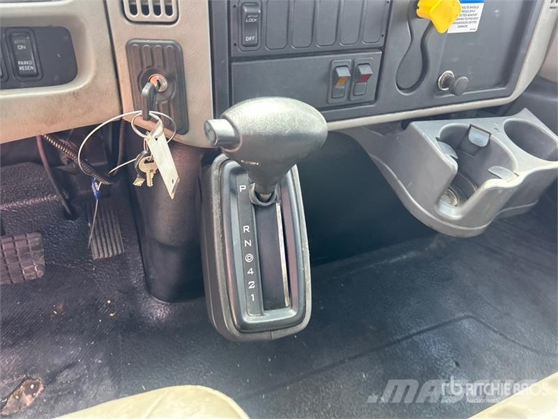 International 4300 レッカー車