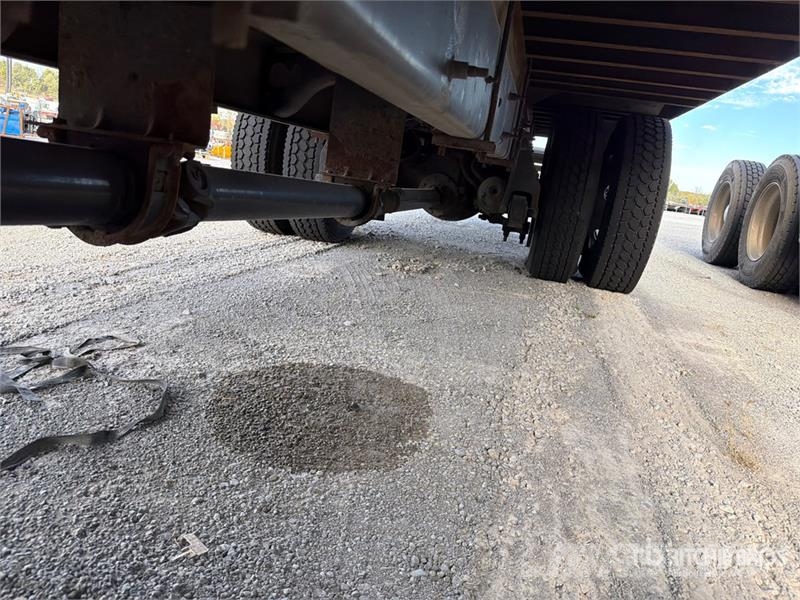 International 4300 شاحنات ذات هيكل صندوقي
