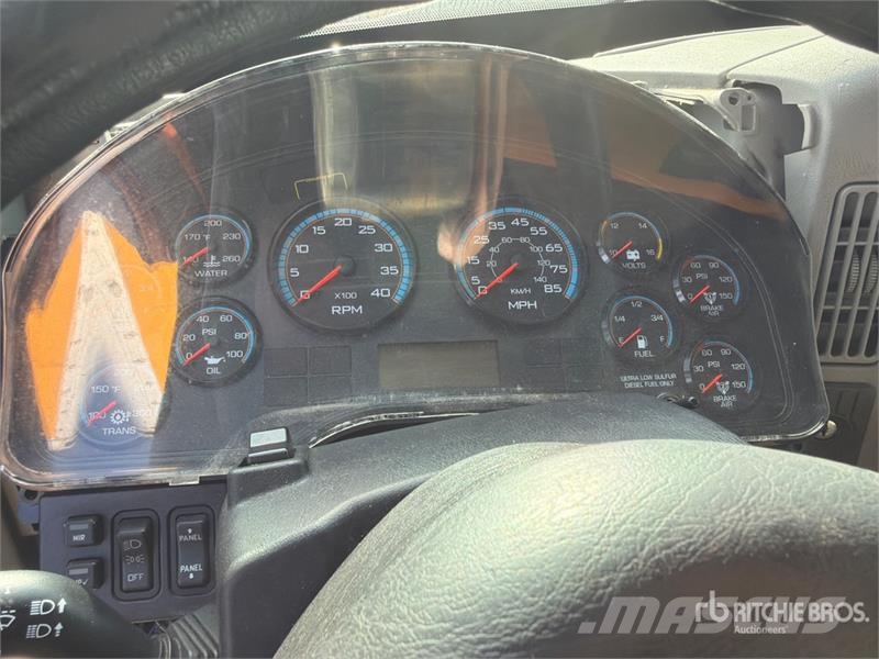 International 4300 شاحنات ذات هيكل صندوقي