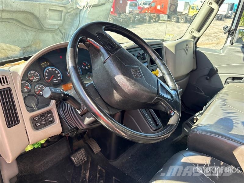 International 4300 Umpikorikuorma-autot