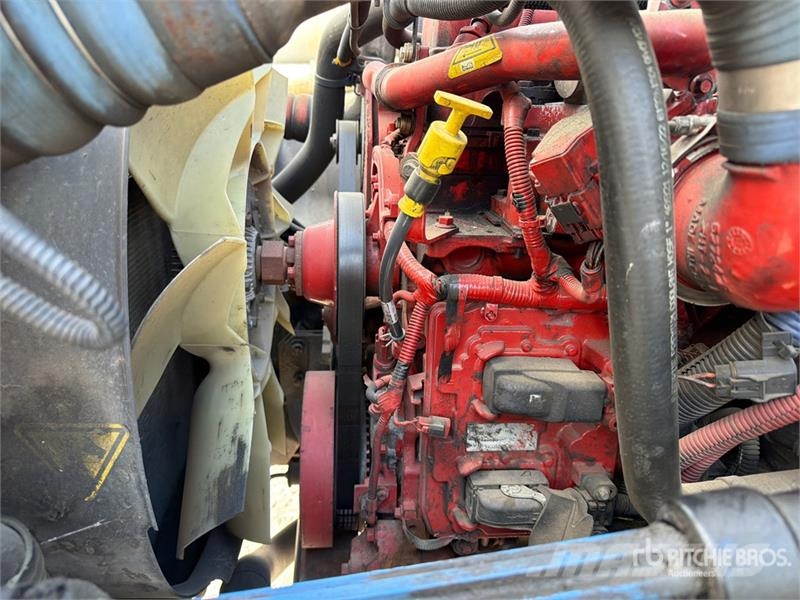International 4300 شاحنات ذات هيكل صندوقي