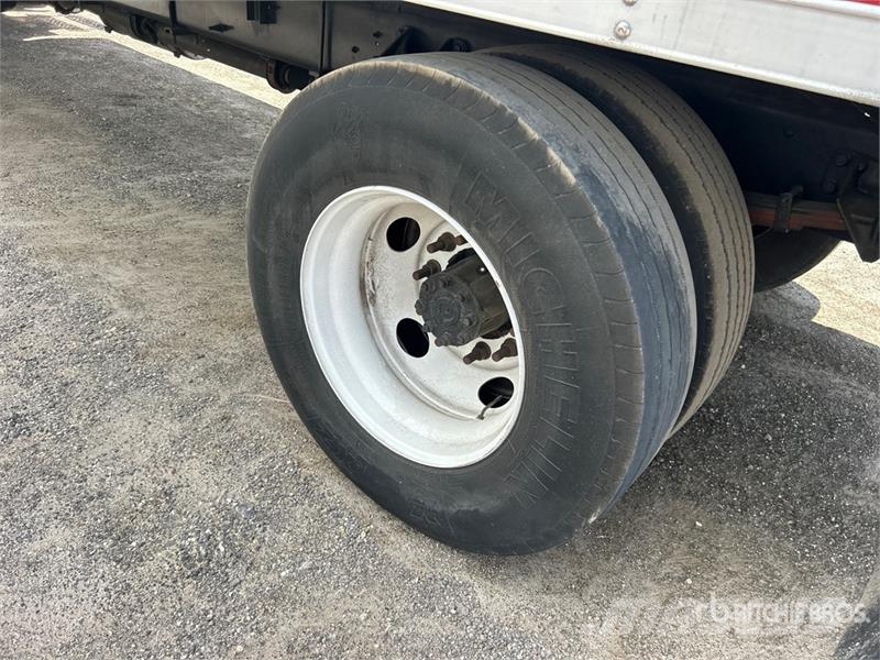 International 4300 厢式货车