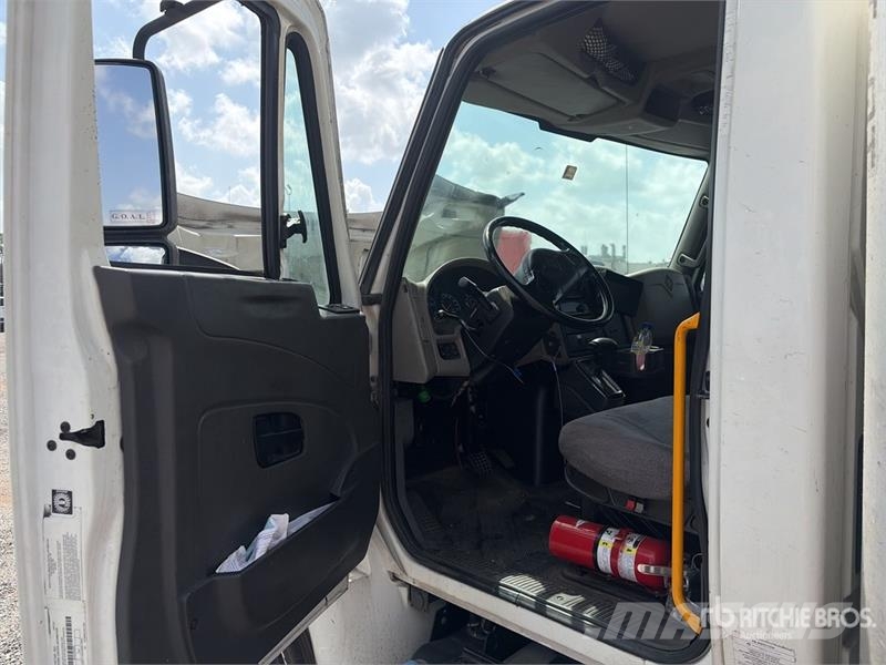 International 4300 Skriňová nadstavba