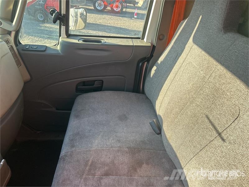 International 4300 Temperature controlled trucks