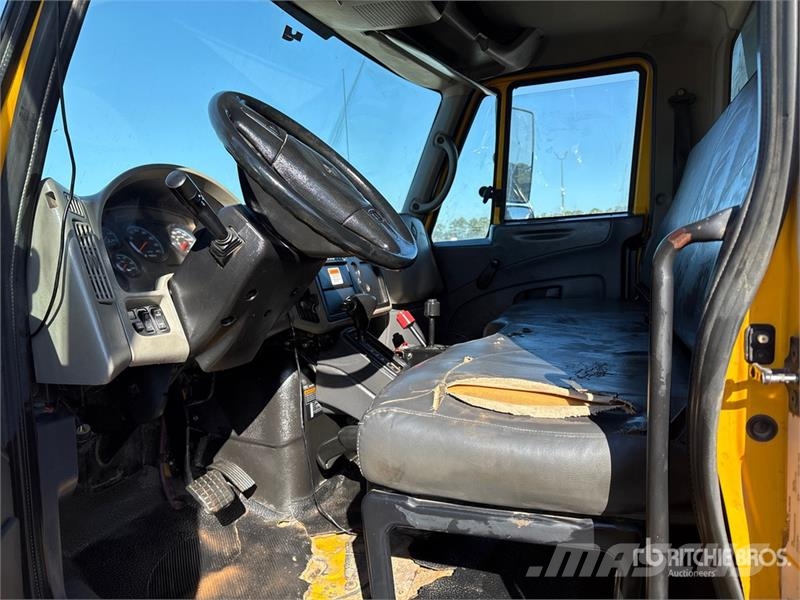 International 4300 Savivarčiai