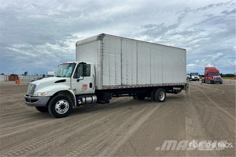 International 4300 탑차 트럭