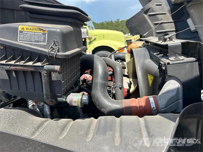 International 4300 厢式货车