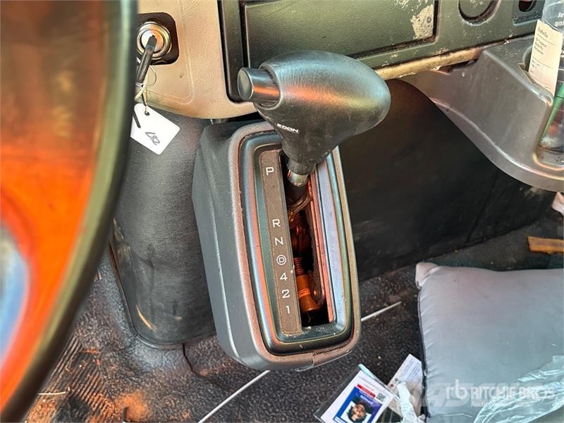 International 4300 شاحنات ذات هيكل صندوقي