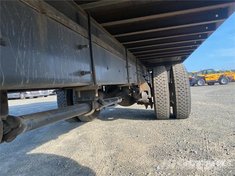 International 4300 شاحنات ذات هيكل صندوقي