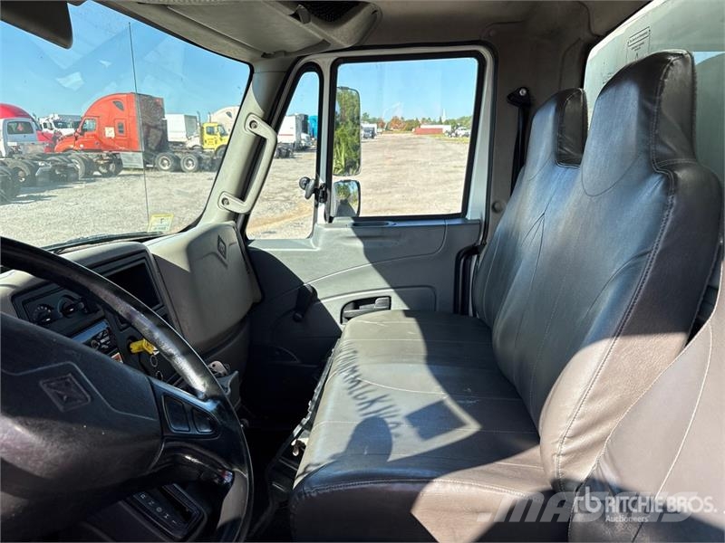 International 4300 Umpikorikuorma-autot