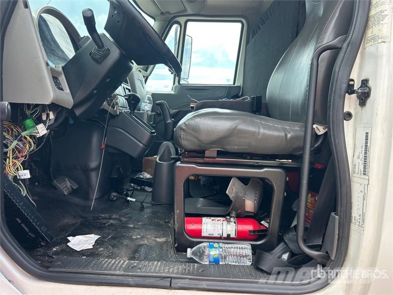 International 4300 厢式货车
