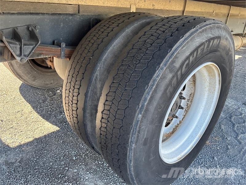 International 4300 Camion cassonati