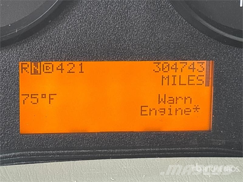 International 4300 شاحنات ذات هيكل صندوقي