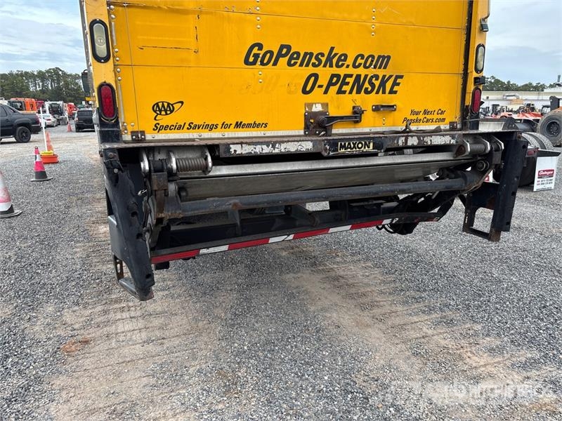 International 4300 Bakwagens met gesloten opbouw