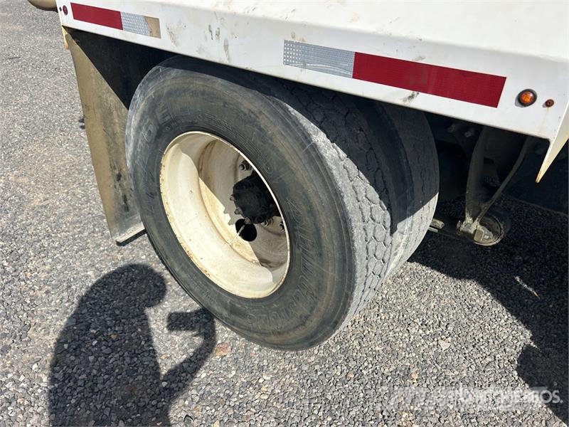 International 4300 Wassertanker