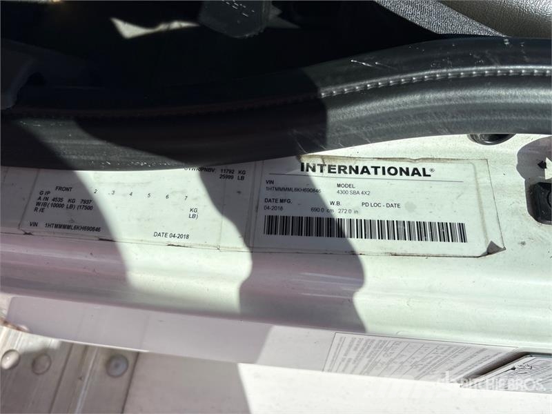 International 4300 Umpikorikuorma-autot