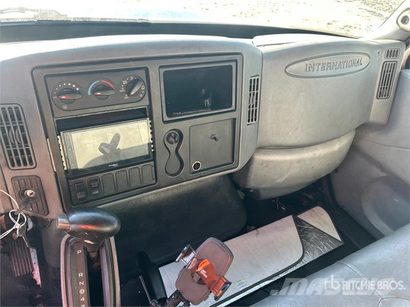 International 4300 ボックスボディー、ウイング、箱車