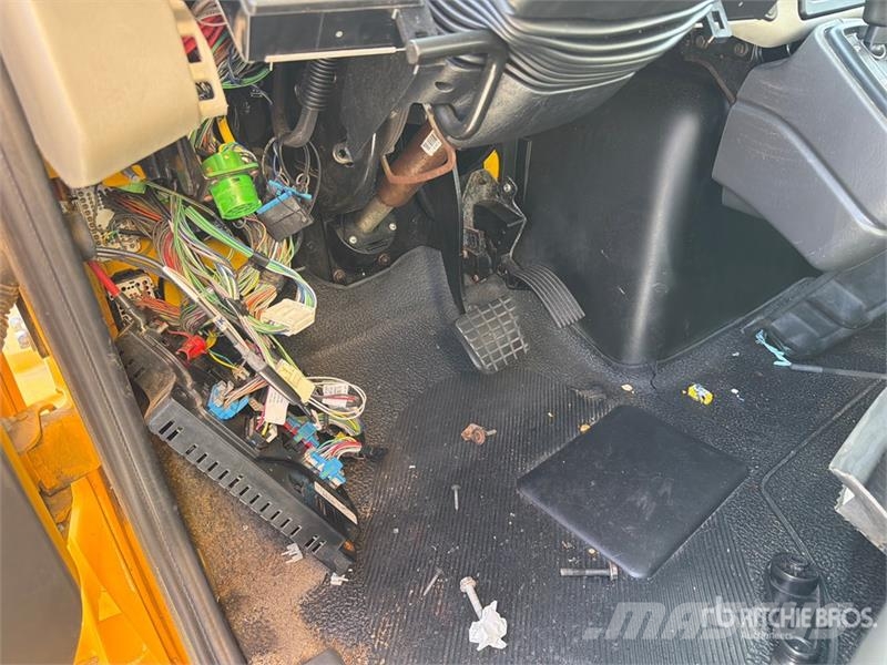 International 4300 شاحنات ذات هيكل صندوقي