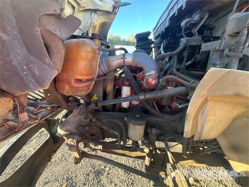 International 4300 شاحنات ذات هيكل صندوقي