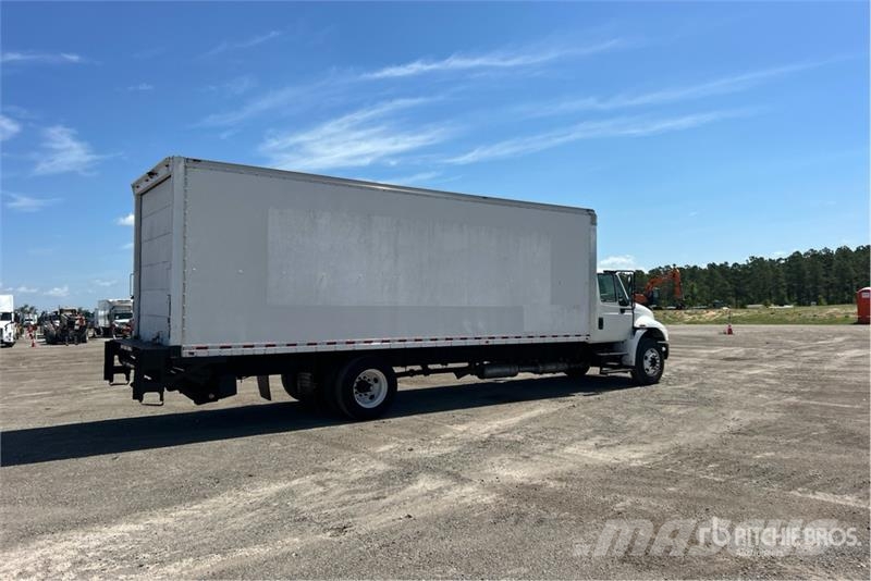 International 4300 厢式货车