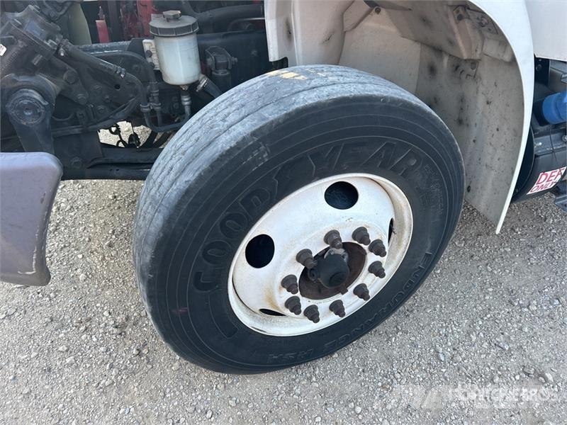 International 4300 Umpikorikuorma-autot