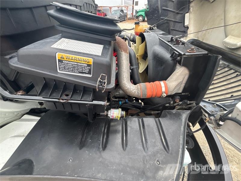 International 4300 شاحنات ذات هيكل صندوقي