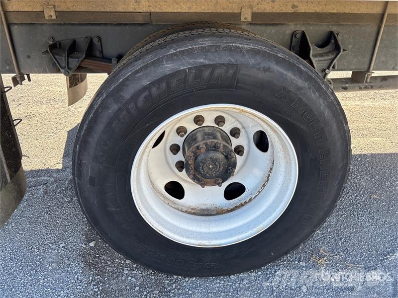 International 4300 Camion cassonati