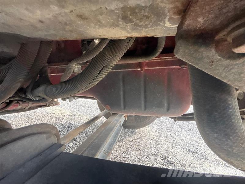 International 4300 Umpikorikuorma-autot