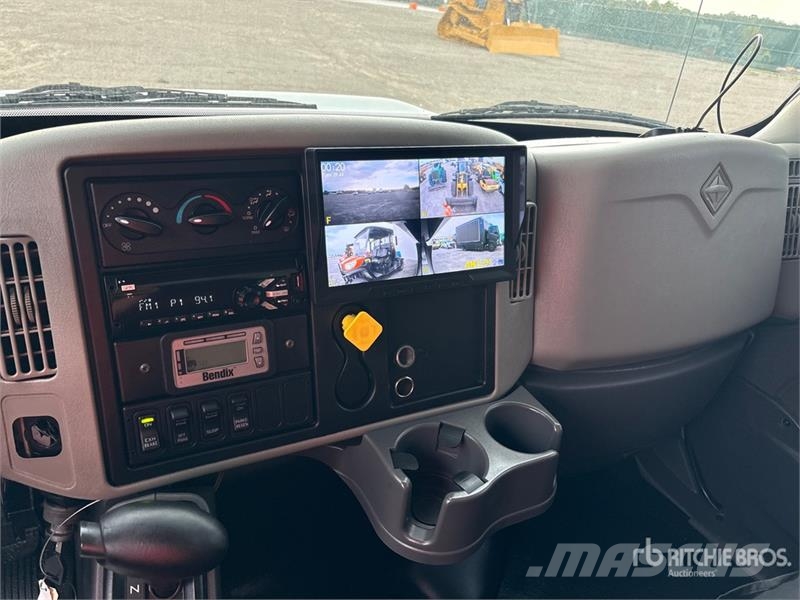 International 4300 Kofferaufbau