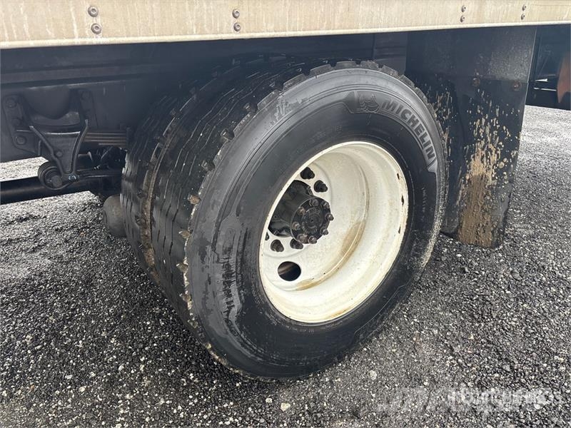 International 4300 Umpikorikuorma-autot
