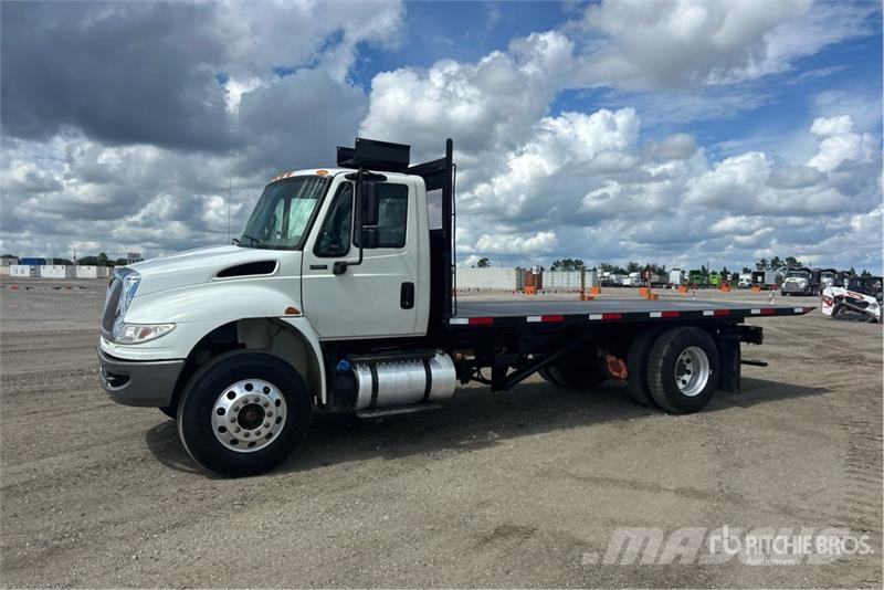 International 4300 レッカー車